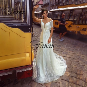 Elegantne vjenčanice trapeznog oblika s O-izrez, ukrašene perlicama, četkom, s otvorenim leđima, Čipkan luksuzno Djeveruša haljina s придворным vlak Vjenčanica