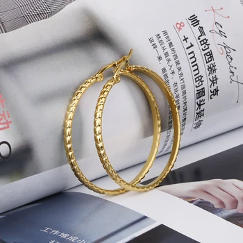 Zlatni Krug od nehrđajućeg Čelika Naušnice-prsten za žene Zlatnu boju Nove Obruče Ženske Okrugle Naušnice Modni nakit CN 2021 MODNI
